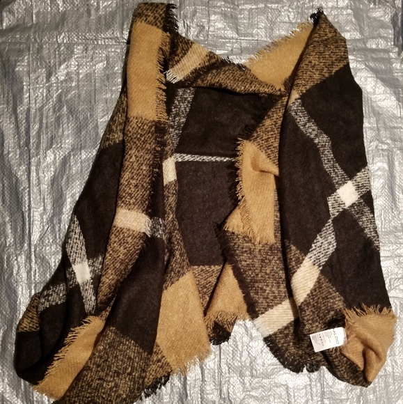 🔥HOST PICK🔥☃️🚨Aldo knit shawl/scarf - Picture 3 of 3